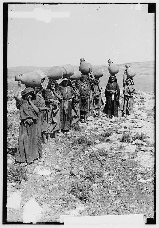 %_tempFileName41_Women-carrying-water-jars%
